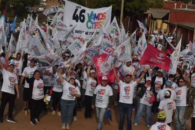 Multitudinaria caminata de “Vamos Corrientes” en Santo Tomé